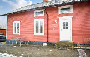 Amazing Apartment In Orrefors With Wifi
