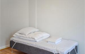 Amazing Apartment In Orrefors With Wifi