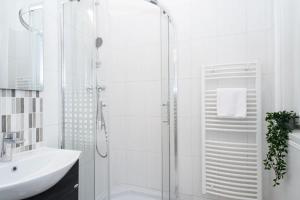 Relaxing brand NEW spot in the lively center