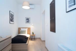 Relaxing brand NEW spot in the lively center