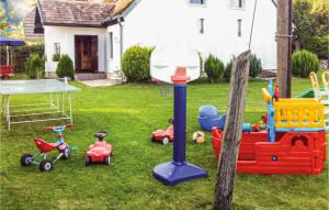 2 Bedroom Lovely Apartment In Retowo 4