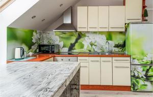 2 Bedroom Amazing Home In Ploskinia