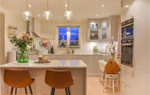 3 Bedroom Cozy Home In Sölvesborg