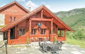 Stunning Home In Sogndal With Sauna - Svidalen