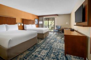 Deluxe Queen Room with Two Queen Beds with Courtyard view - Non-Smoking room in Four Points by Sheraton - Pleasanton