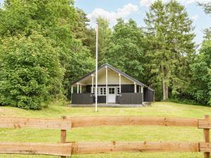 6 person holiday home in Glesborg-By Traum