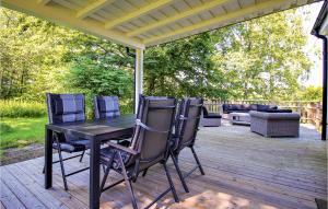 Awesome Home In Åsljunga With Kitchen