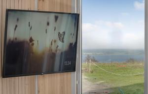 Beautiful Home In Løgstrup With Kitchen