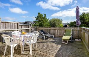 Three-Bedroom Holiday Home With A Fireplace In Rømø