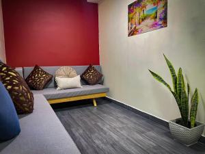 Red apartment excelente ubicacion Laurles Los molinos