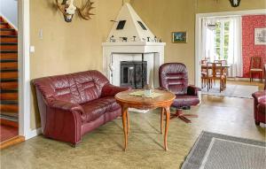 5 Bedroom Beautiful Home In Juskog Husa