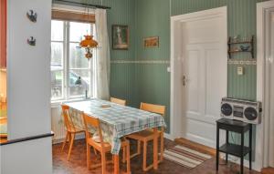 5 Bedroom Beautiful Home In Juskog Husa