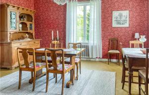 5 Bedroom Beautiful Home In Juskog Husa