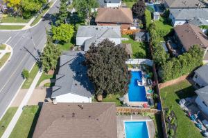 Near Amenities, Malls, Beach etc