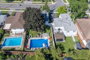 Near Amenities, Malls, Beach etc