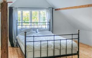 Stunning Home In Ödeshög With Kitchen