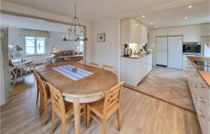 4 Bedroom Nice Home In Bovallstrand