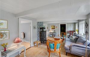 3 Bedroom Cozy Home In Fanø