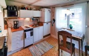 2 Bedroom Beautiful Home In Lönashult