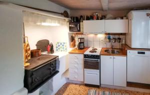 2 Bedroom Beautiful Home In Lönashult