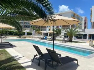 Ocean&airport view condo with pool&gym in Maho, walk to Maho Beach and Mullet Bay - Lowlands