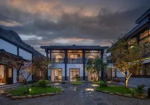 Mount Emei Heyuan Serene Residence Hot Spring Hotel - Mu-ch'eng-chieh