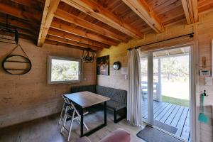 Szary Domek 2 jacuzzi sauna kominek klimatyzacja jezioro basen