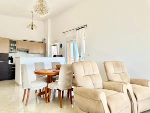 Apartment Elaines View