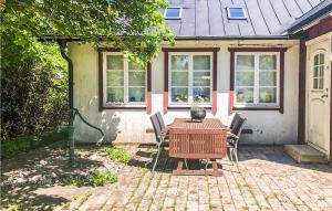 2 Bedroom Awesome Home In Kosta