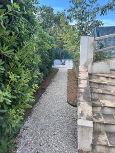 appartement au calme avec jardin privatif dans maison