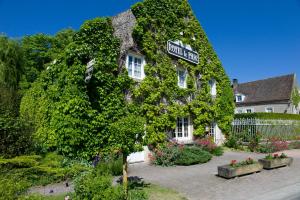 hotelImage