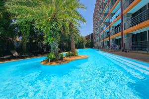 Новая квартира с выходом к бассейну