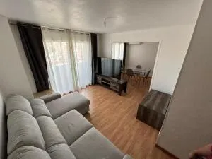 T4 Lumineux et Spacieux, Parking et parc privé - Les Routes