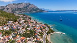 Villa Verde with 4 en-suite bedrooms, private pool, 200m from sandy beach