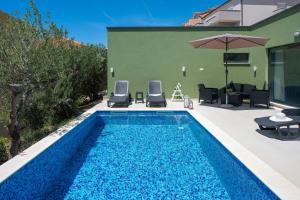 Villa Verde with 4 en-suite bedrooms, private pool, 200m from sandy beach