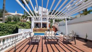 Villa Piscina Climatizada y BBQ cerca de Playa y Centro Histórico 5 habitaciones