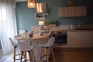 Appartements Studio Le Charentais - logement de vacances 4 personnes bord de mer : photos des chambres