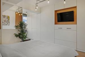 RH Apartment - Opposite Bucharest Mall, Metro, Balcony - RH Living