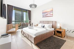 Downtown 2BR Skyline Views & Prime Dubai Stay Near Burj Khalifa, Mall