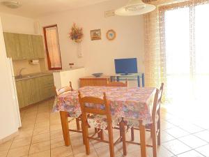 Numana, 600 mt mare trilocale con ampia terrazza vista mare