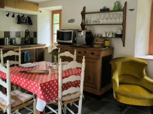Maisons de vacances Gite du grand cedre : photos des chambres