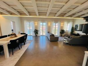 Luxury Seafront Penthouse