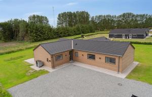 Lovely Home In Væggerløse With Kitchen