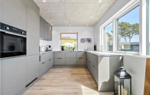 7 Bedroom Cozy Home In Ebeltoft