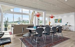 7 Bedroom Cozy Home In Ebeltoft