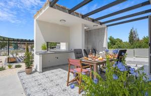 Cozy Home In Bilice With Outdoor Swimming Pool 