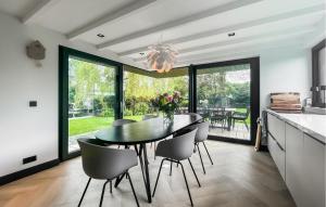 Awesome Home In Vinkeveen