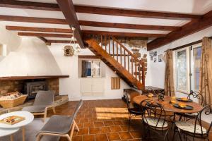 Maisons de vacances Villa en campagne avec cour interieure : Maison 3 Chambres