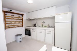 Ostria kythnos apartment