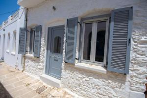 Ostria kythnos apartment